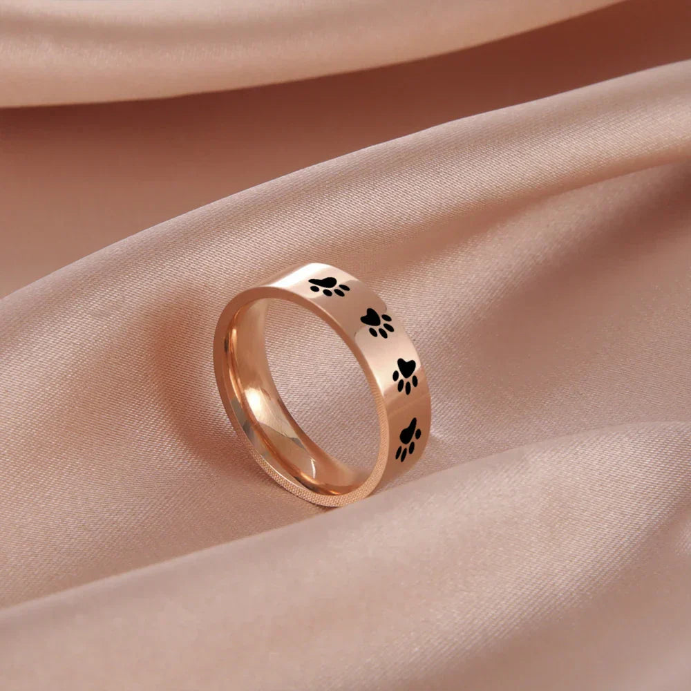 Viskande Paws Print Ring