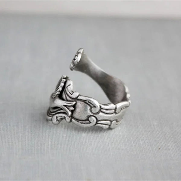 “Viskande Blomma Ring”