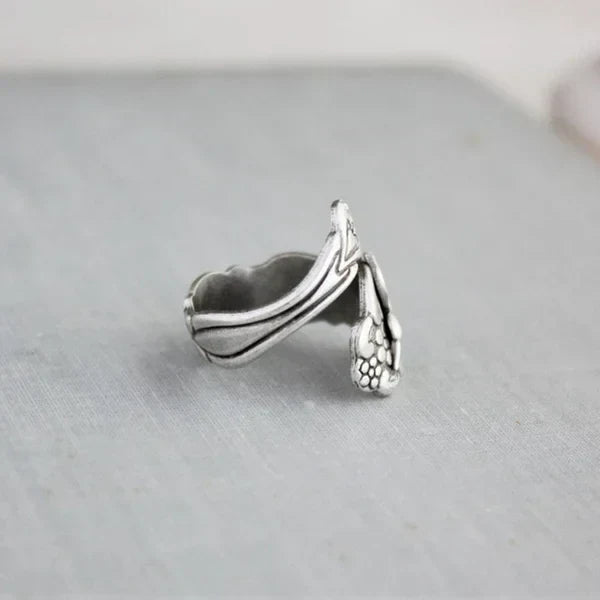 “Viskande Blomma Ring”